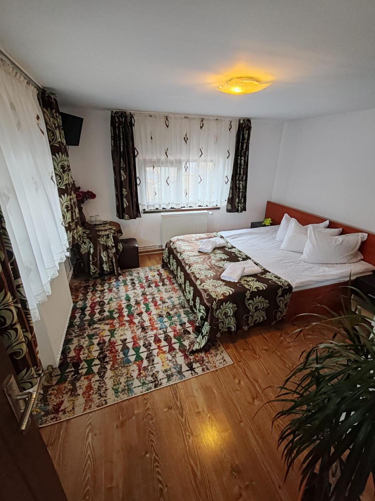 فندق Casa Alex Topliţa المظهر الخارجي الصورة